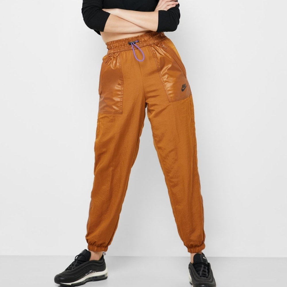 NWT Nike Sportswear Woven Cargo Trousers